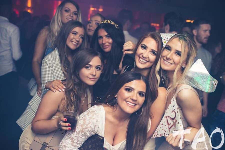 How to Date Girls in Edinburgh Where to Find Love and Relationship