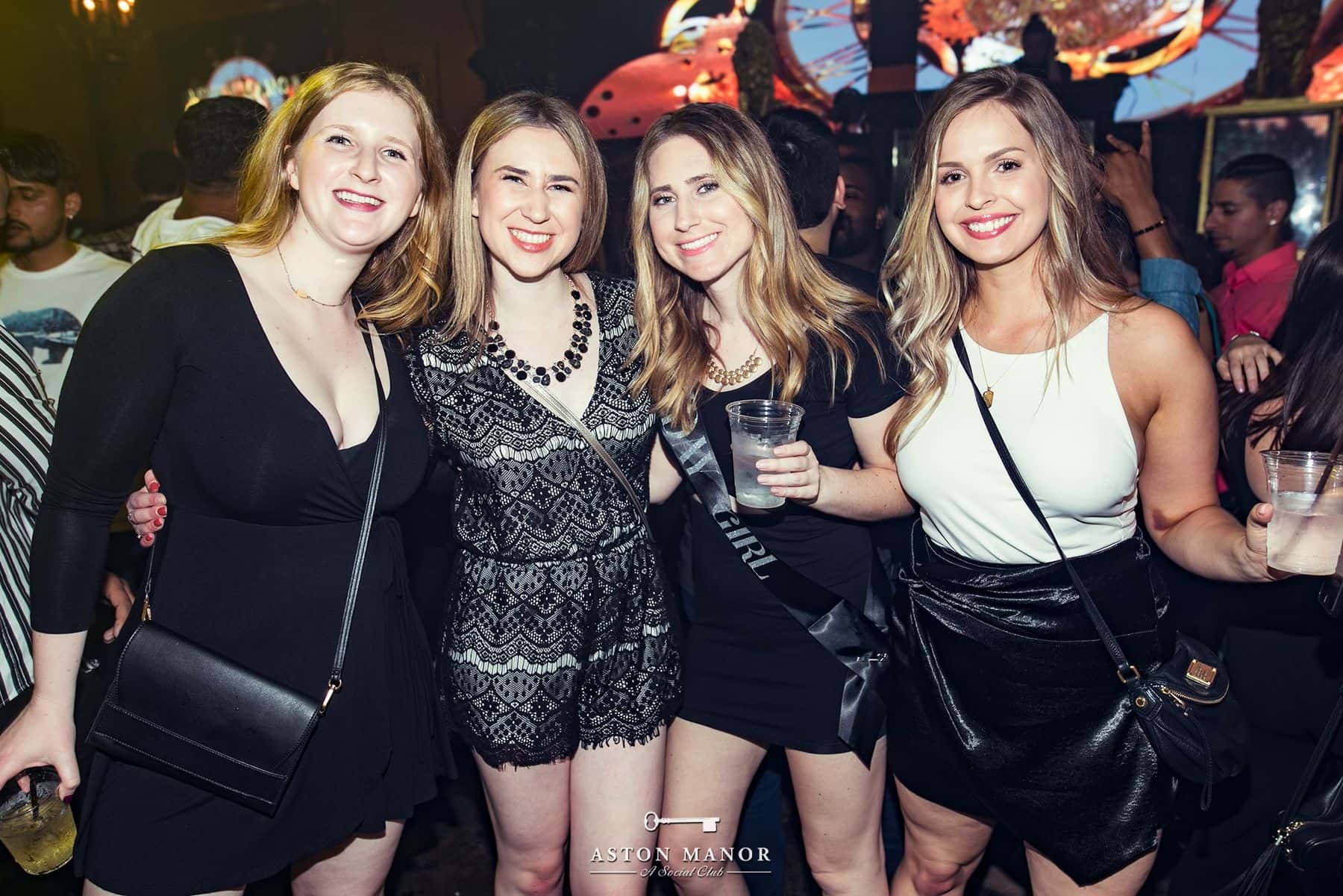 How to Date Girls in Seattle - Where to Find Love and Relationship