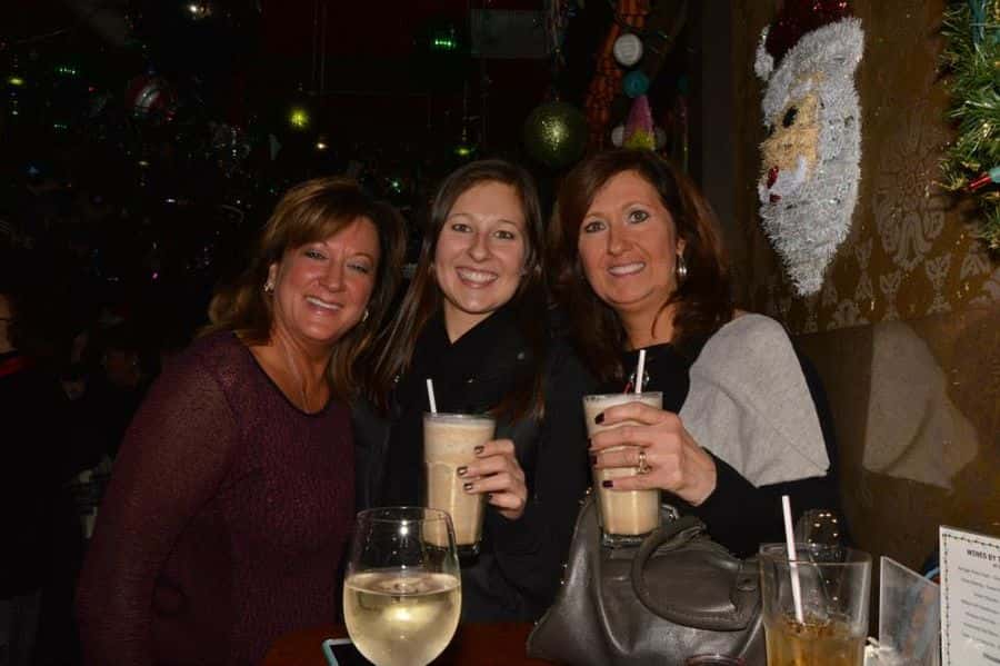 How to Date Girls in Wisconsin - Where to Find Love and Relationship