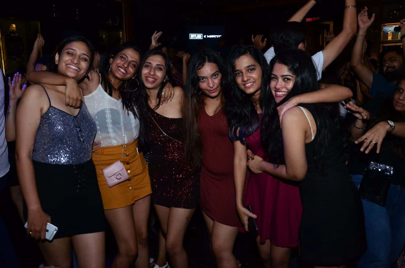 How to Date Girls in Mumbai - Where to Find Love and Relationship
