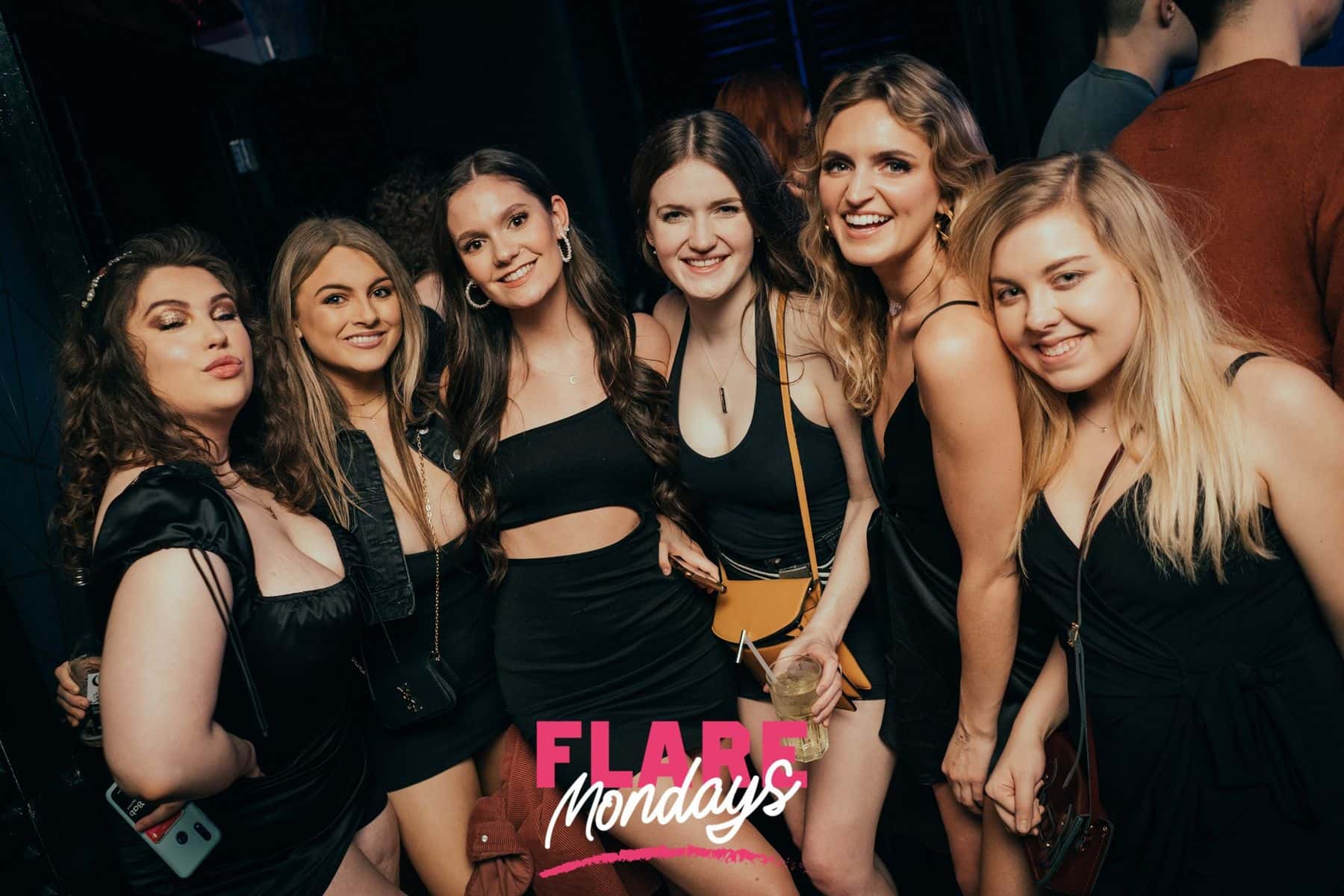 How to Date Girls in Edinburgh Where to Find Love and Relationship