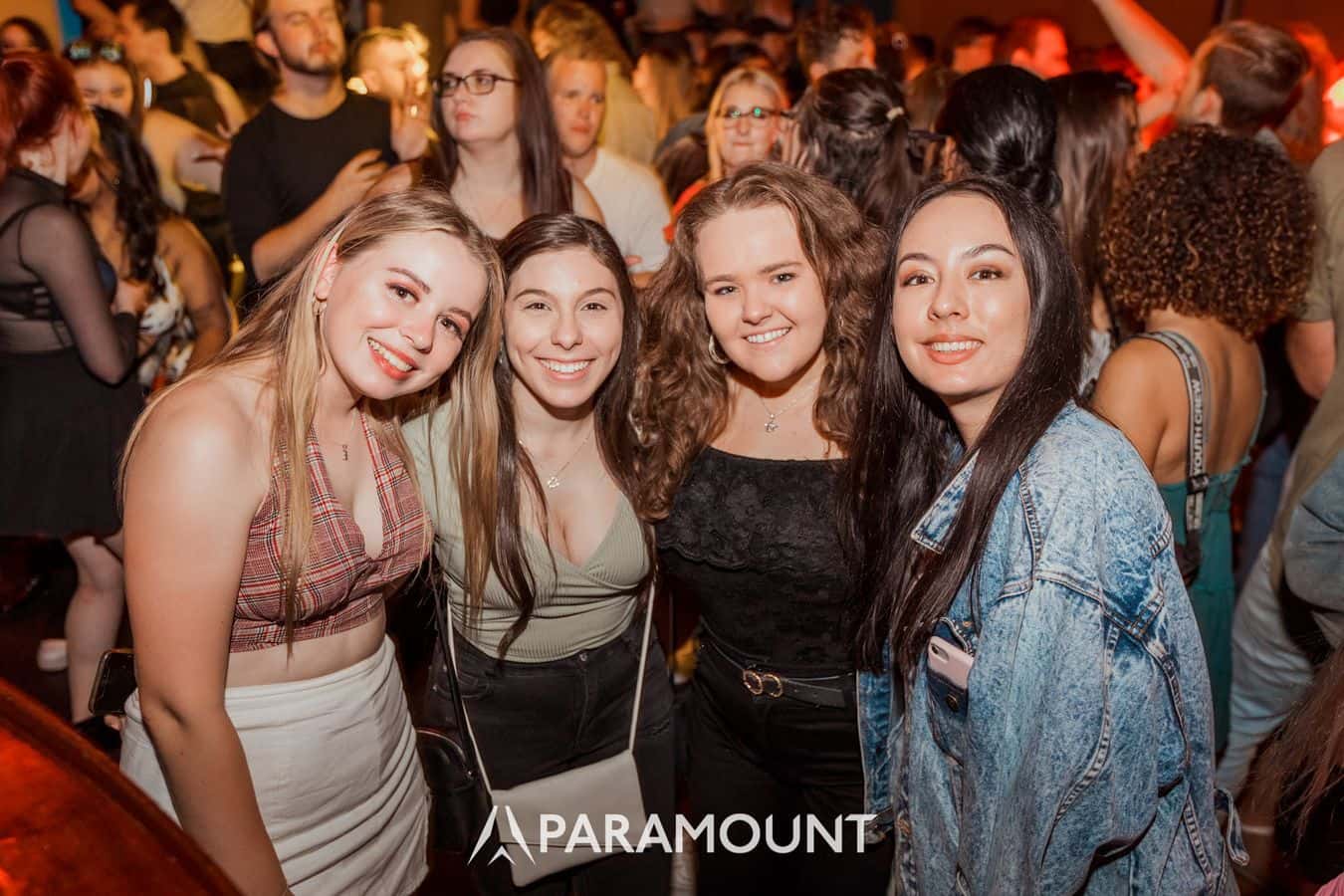 How to Date Girls in Perth - Where to Find Love and Relationship